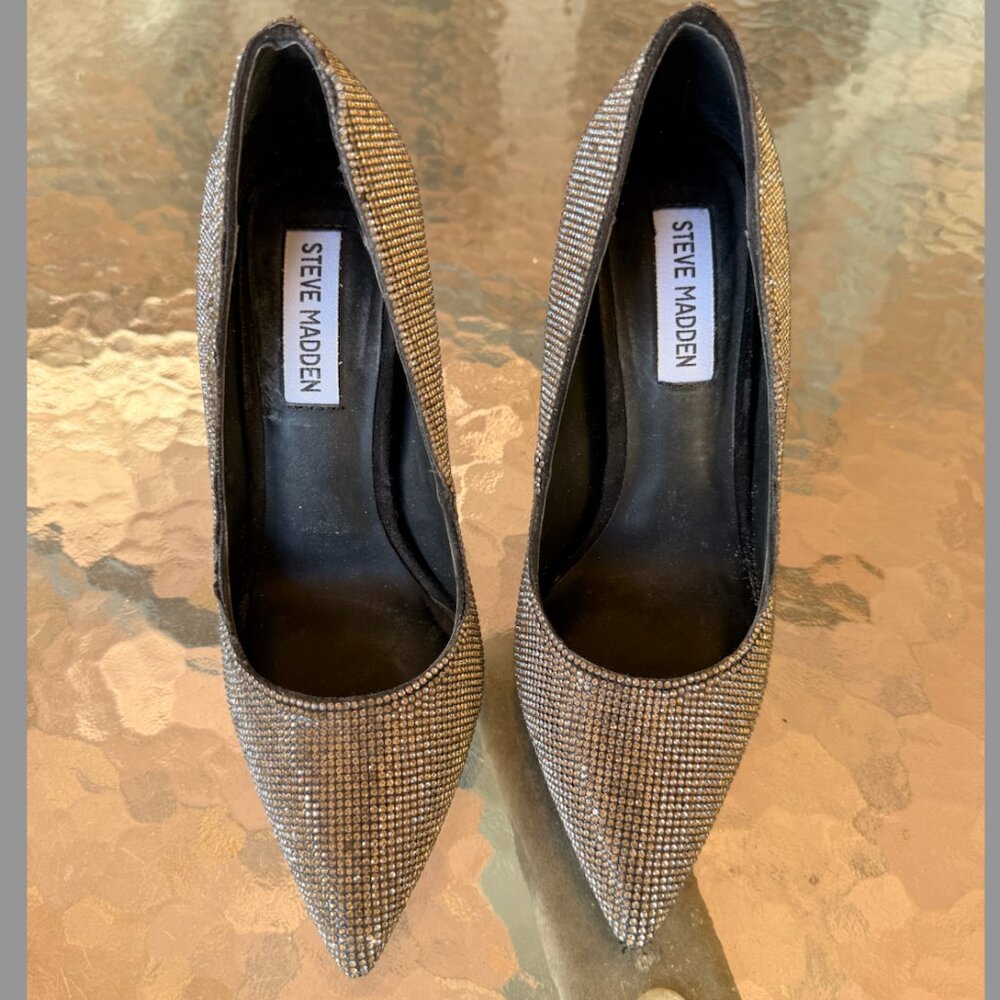 Steve Madden Daisie Rhinestone Pumps (Size 7)